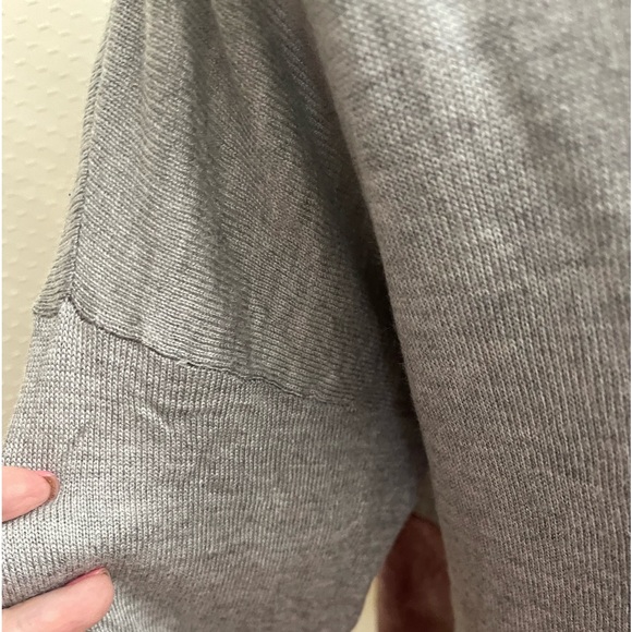 Romeo+Juliet Couture grey&soft rose pullover lightweight sweater - Picture 2 of 9